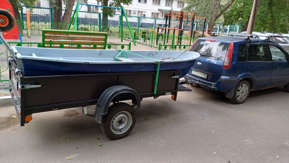 Лодка стеклопластиковая