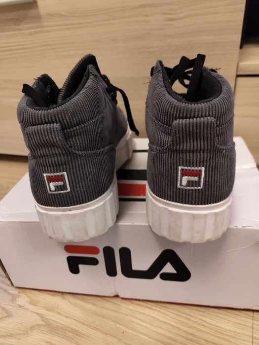 Сникърси FILA Sandblast R Md Wmn 1011378.25Y Сив
Цвят: Сив