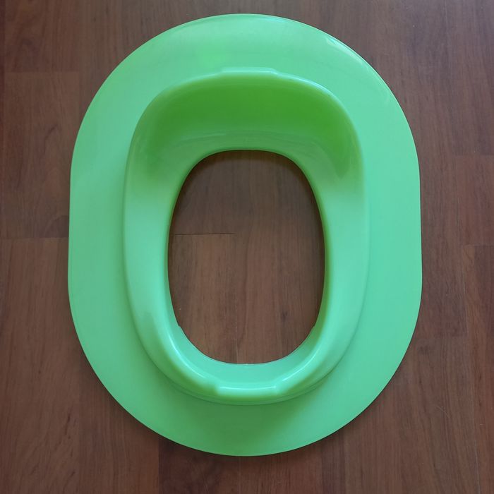 Продавам нова детска дъска за тоалетна чиния.