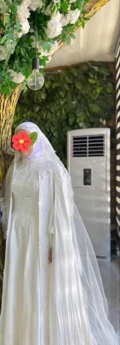 Kelin koylak shlefli  sariy va  diyademasi bilan