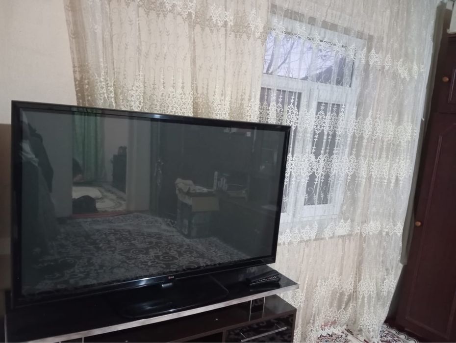 Телевизор пульті бар жақсы істейді. Экраны үлкен