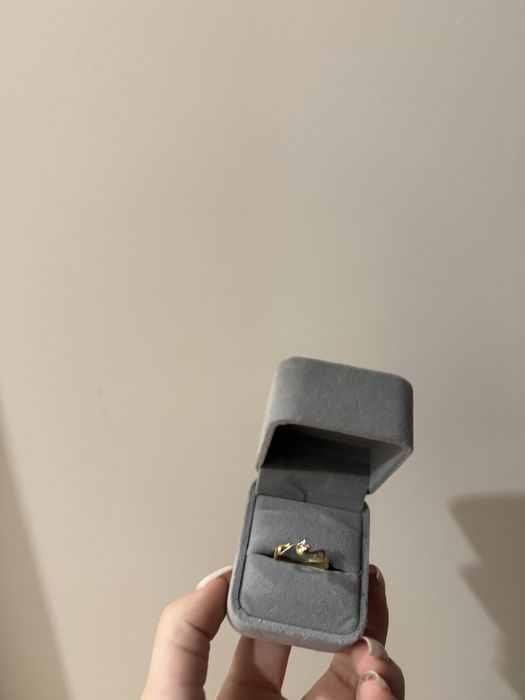 Золотое кольцо с бриллиантом  750 проба