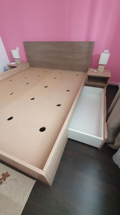 Pat Matrimonial cu tot cu saltea+2 noptiere, 160×200