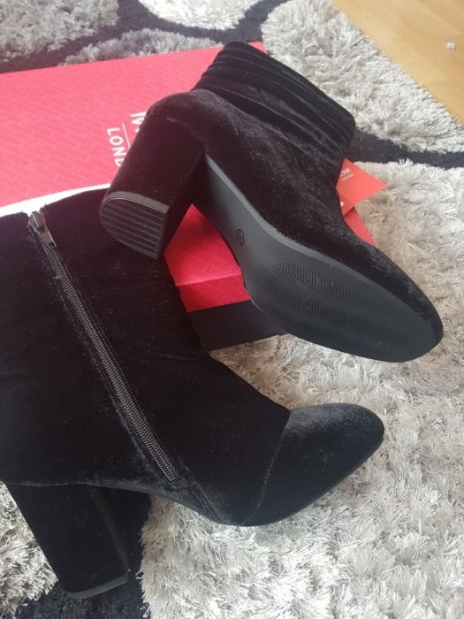 Ghete din catifea superbe