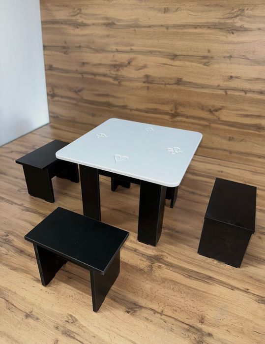 Столик со стульями