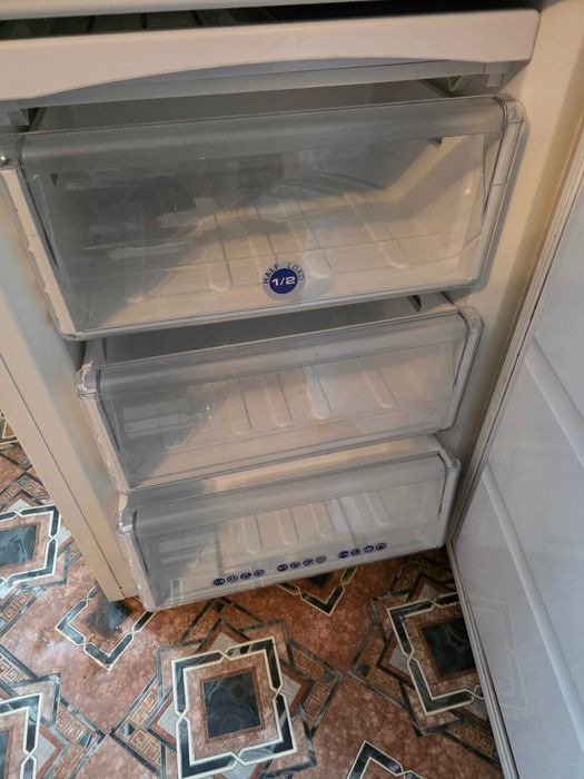 Хладилник с фризер Whirlpool