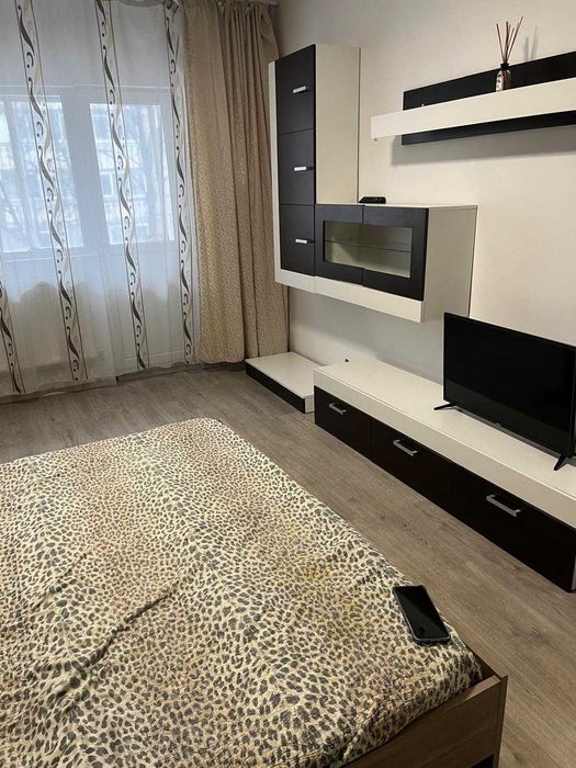 Proprietar inchiriez garsoniera la Piata Veteranilor, Militari