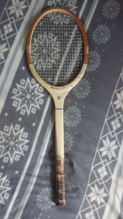 Rachieta tenis romaneasca de Reghin