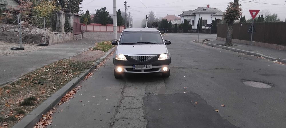 Dacia. Logan. Benzină.