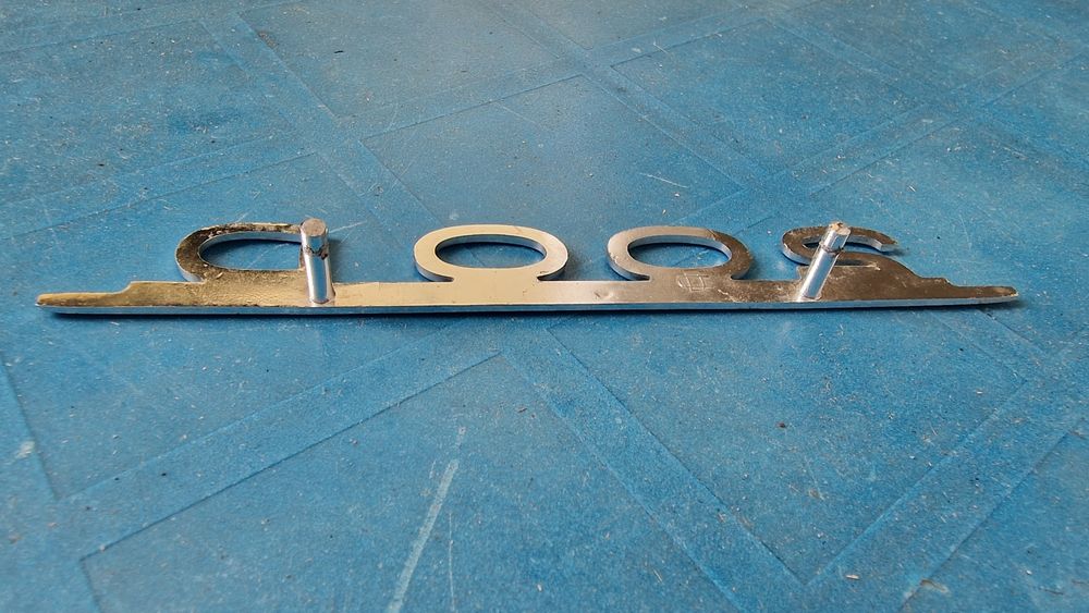 Емблема Mercedes 200D