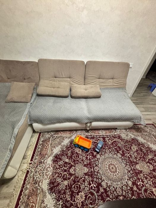 продам диван угловой