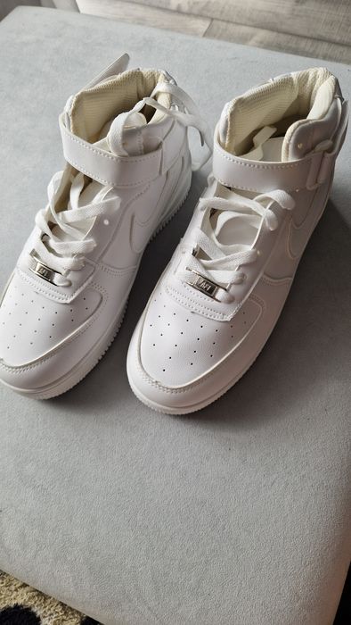 Продаются новые кросовки