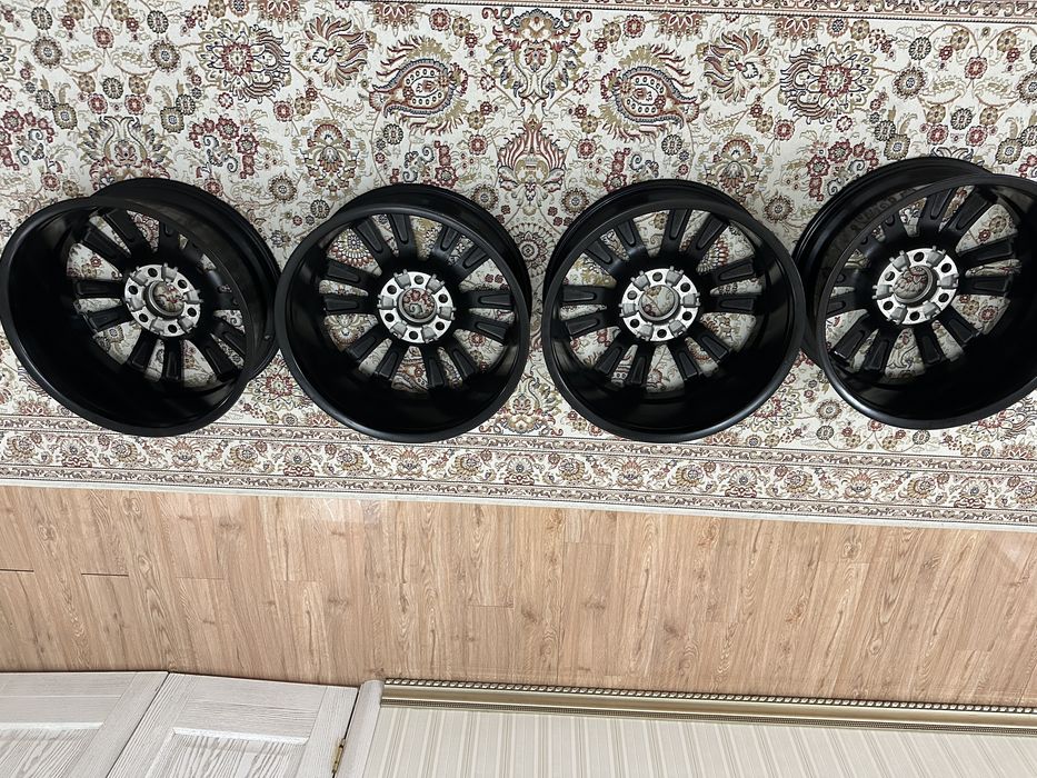 Комлект легкосплавных дисков R20