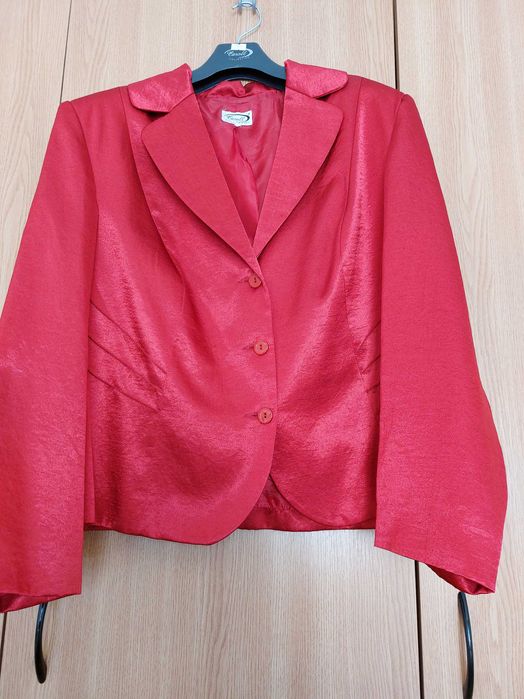 Compleu rosu cu negru