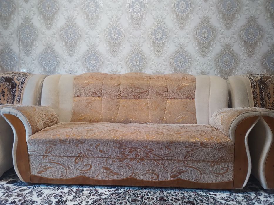 Divan kreslo sotiladi