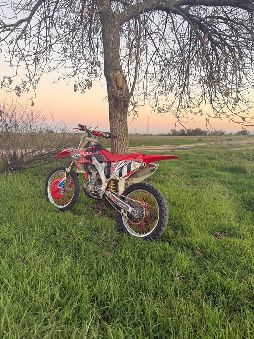 Здравейте продавам Honda crf250r с коментар на място