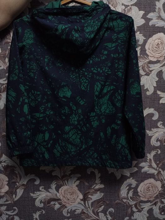 Продам ветровку детскую