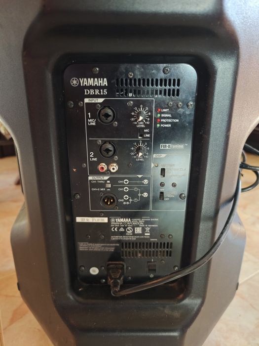 Тонколона YAMAHA DBR 15