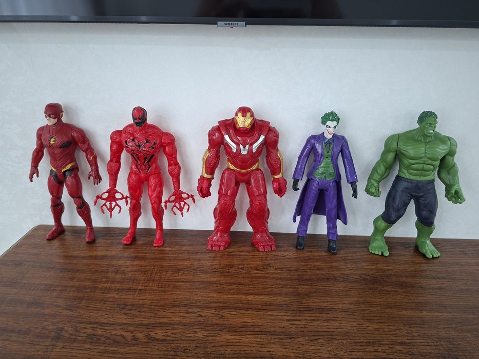 Фигурки DC и Marvel