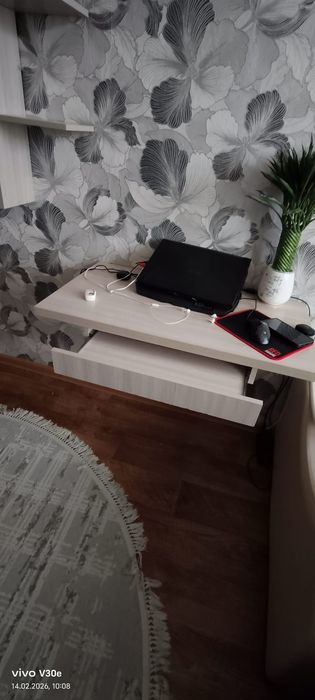 Компьютерный стол + полка настенная