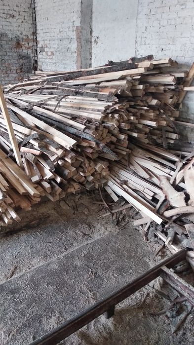 Срезка и горбыль швырок на дрова и материал. Опилки