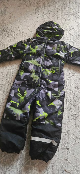 Продам зимний комбинезон для мальчика