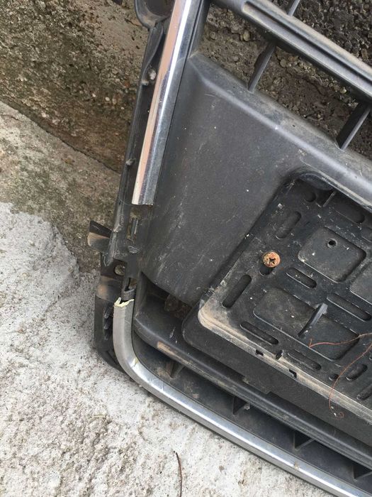 Grila din bara Audi 4 B8