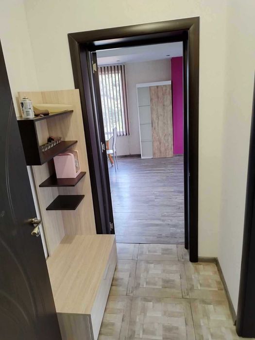 Обширен 100 кв.м. двустаен апартамент под наем в "Сухата река"