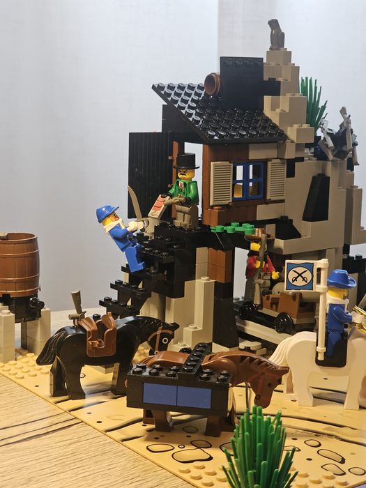 LEGO 6761 LEGO Western Cowboys Bandit's Secret Hide-Out , Тайното скривалище на бандит