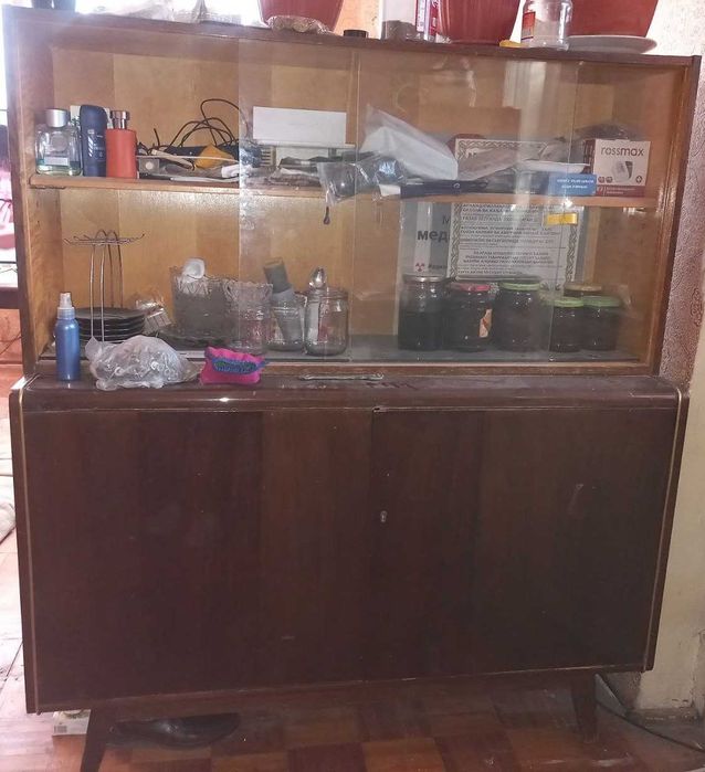 Продам шкафы-серванты из комплекта жилой комнаты, Чехия, 1975 г.
