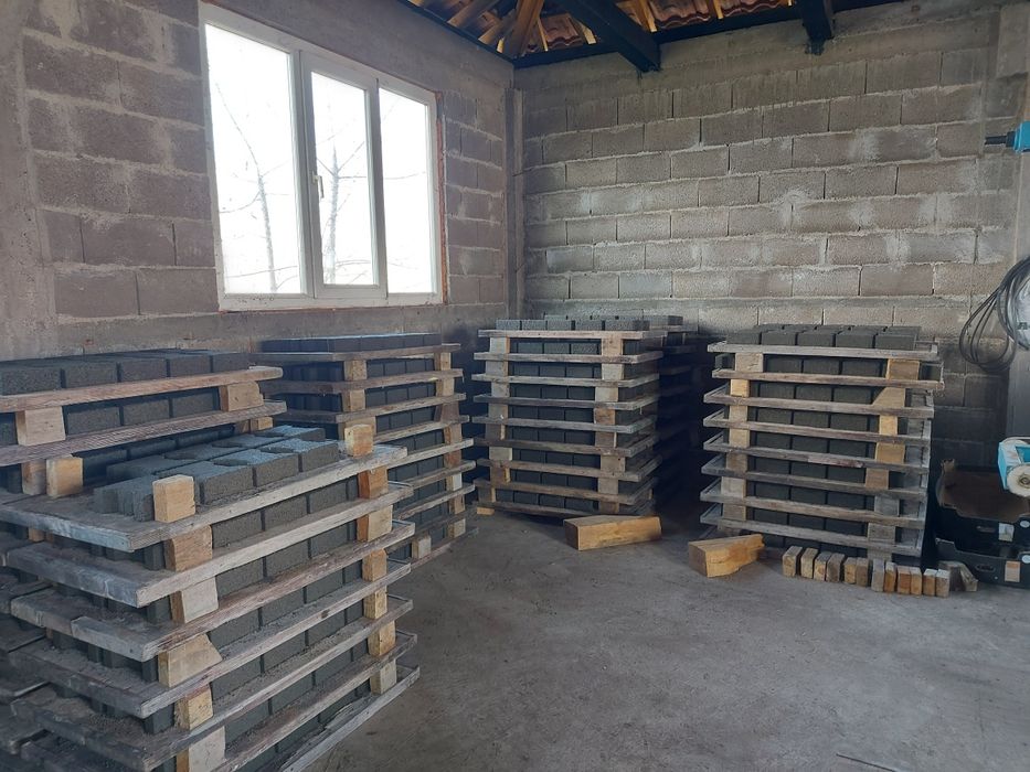 Машина за производство на тротоарни плочки