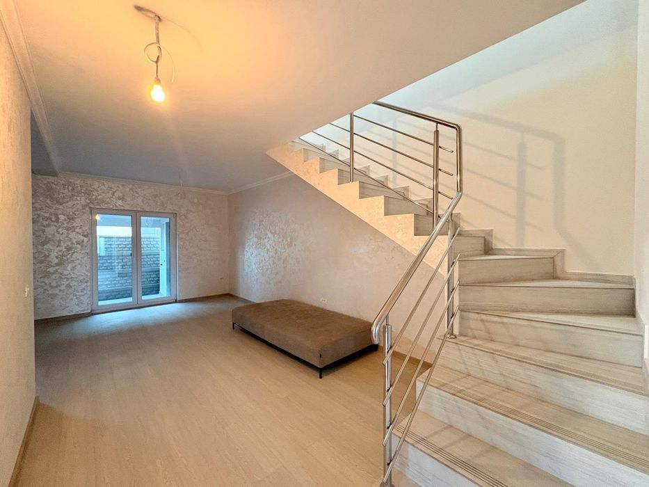 Duplex cu 4 camere si bucătărie închisă | Mosnita Veche