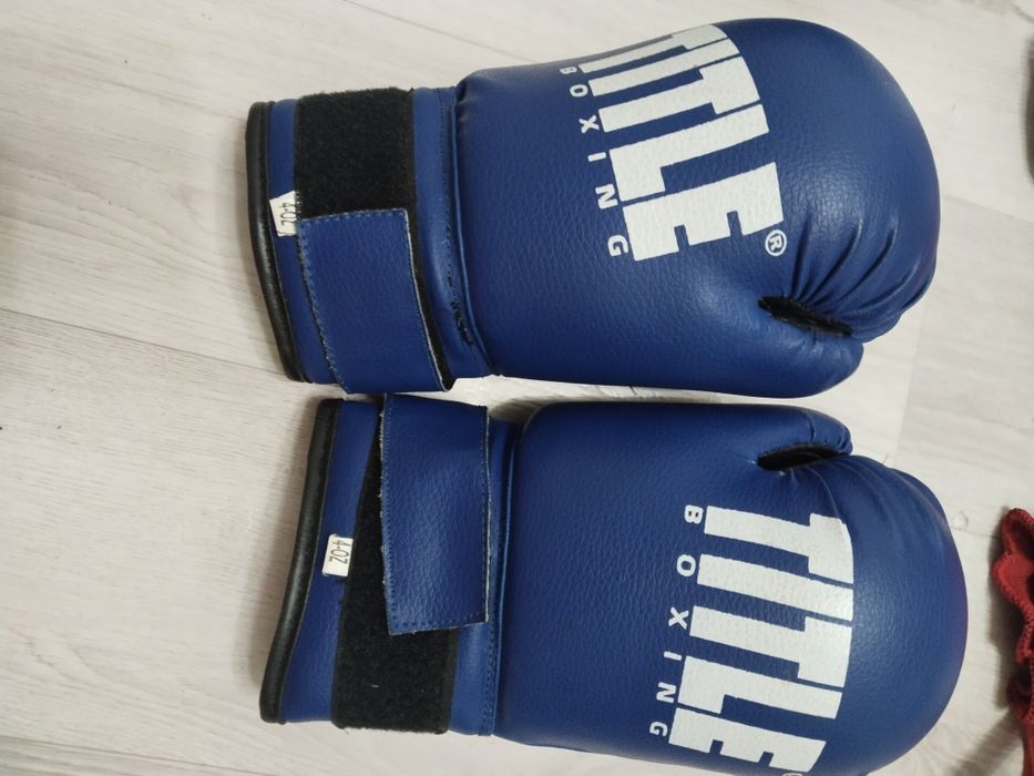 Шлем перчатки для бокса продам