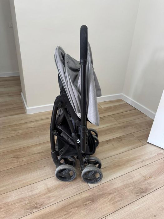 продам коляску Joie