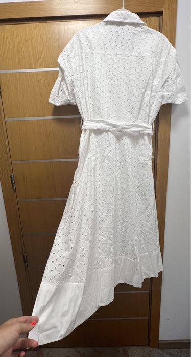 Нова бяла бродирана рокля Zara