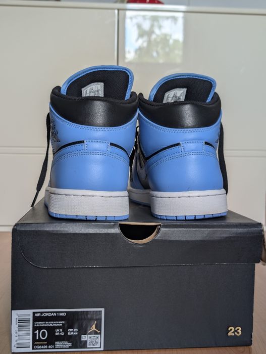Air Jordan 1 Mid "University Blue Black"