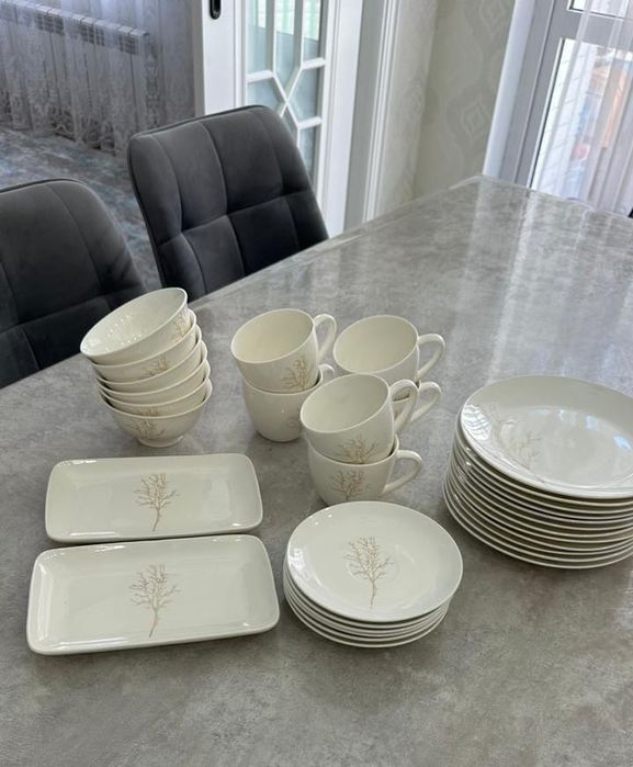 Сервиз столовый продам