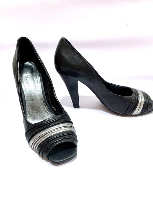 Туфли на высоком каблуке