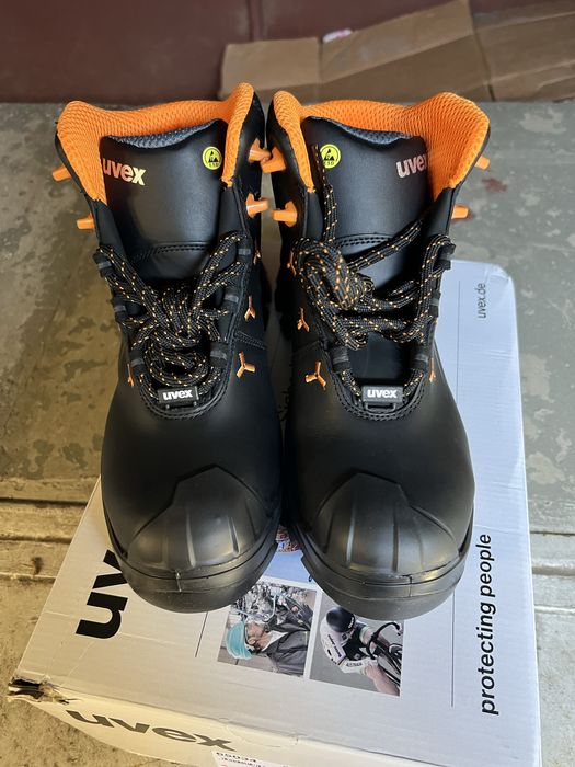 Vand bocanci protectie Uvex marimea 39