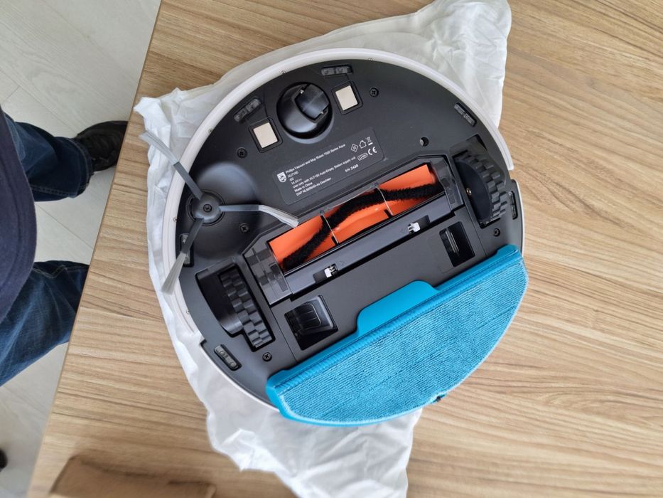 Пахосмукачка робот Philips HomeRun за сухо и мокро почистване ​Серия 7