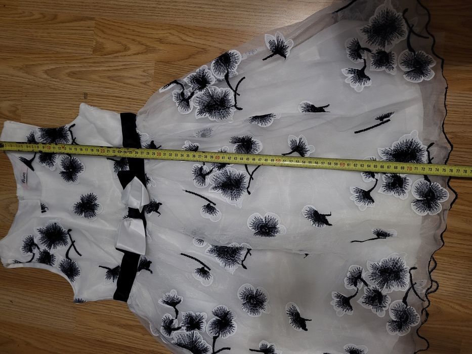 Детска рокля с дантела