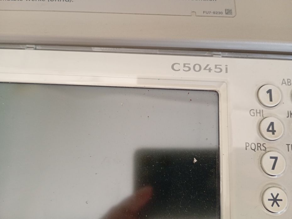 Това е цветно мултифункционално устройство Canon imageRUNNER ADVANCE
