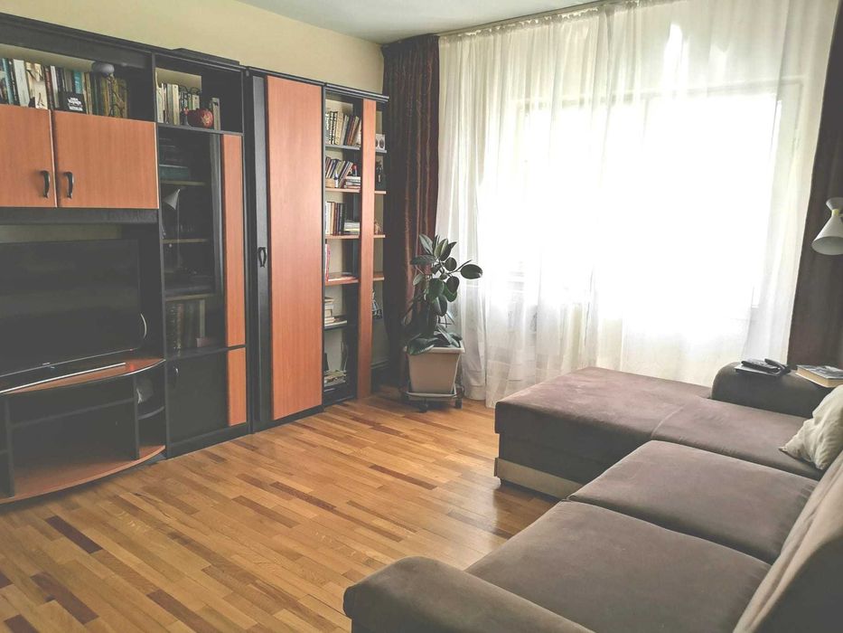 Vand apt 4 camere in Onesti