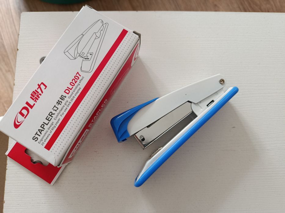 Степлер канцелярский для бумаги