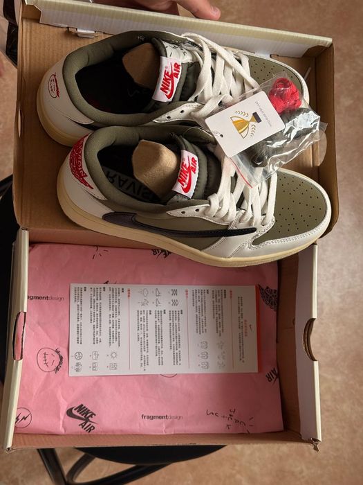 Продам кроссовки