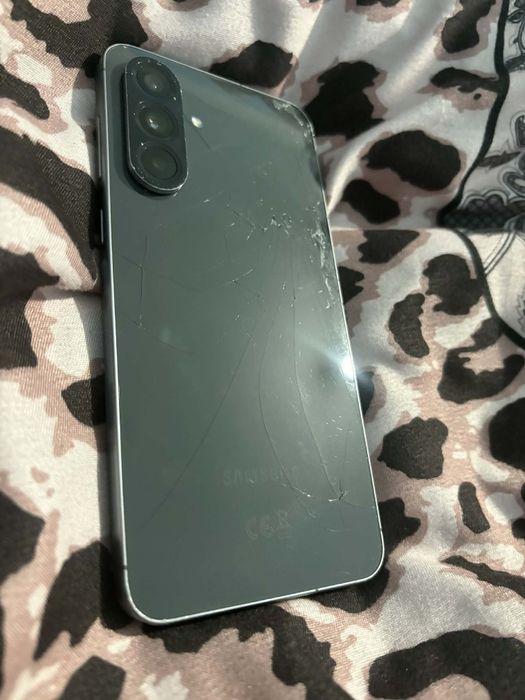 Schimb Samsung Galaxy A56 5G 2025 cu iPhone. Astept oferte.