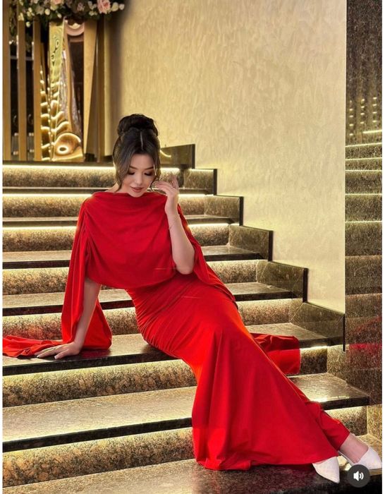 Элегантное красное вечернее платье в пол, роскошный стиль