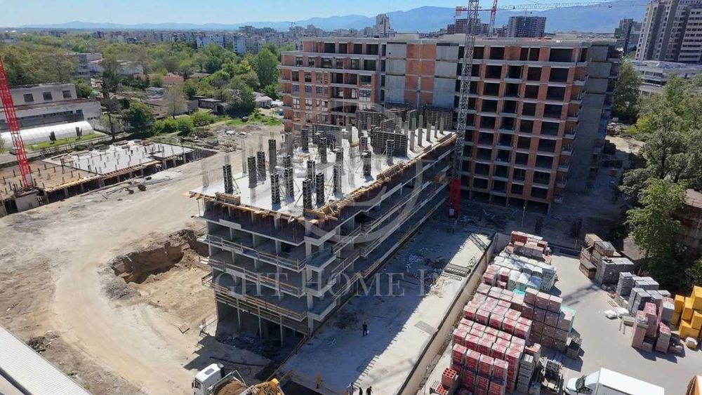 Продава се Тристаен апартамент в Пловдив, Тракия - 104 кв.м за 1187 €/кв.м - Снимка #1