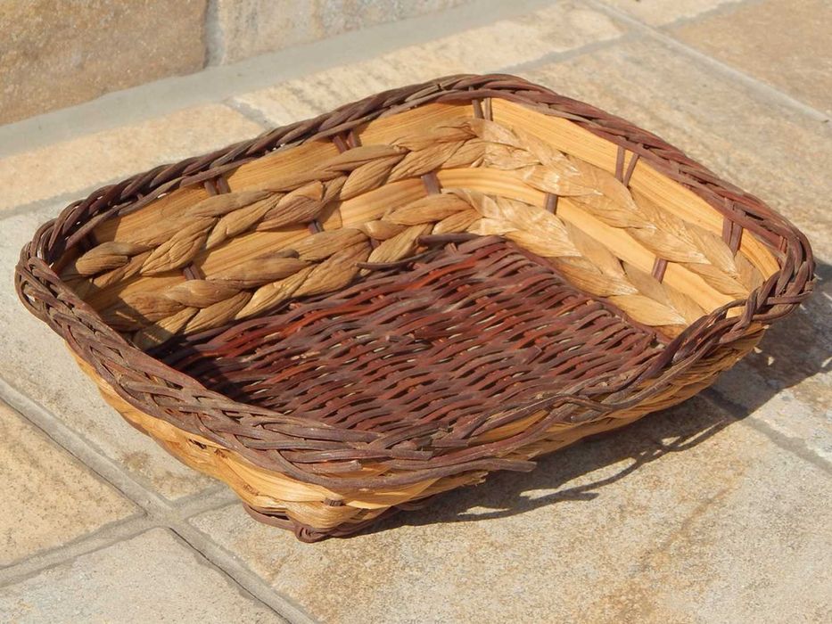 Cosulet impletit din nuiele 21 x 16 x 4.5 cm decorativ uzat