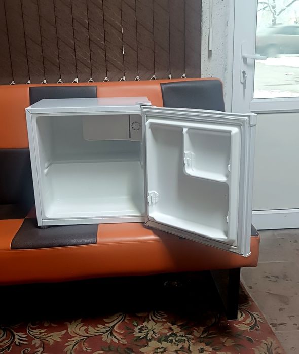 Продам мини холодильник